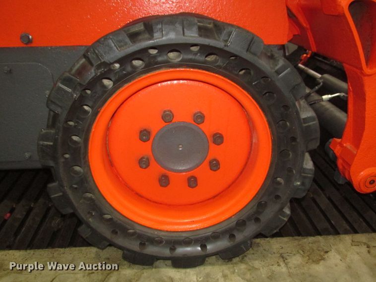 image for item DJ5828 2016 Kubota SSV75  skid steer loader