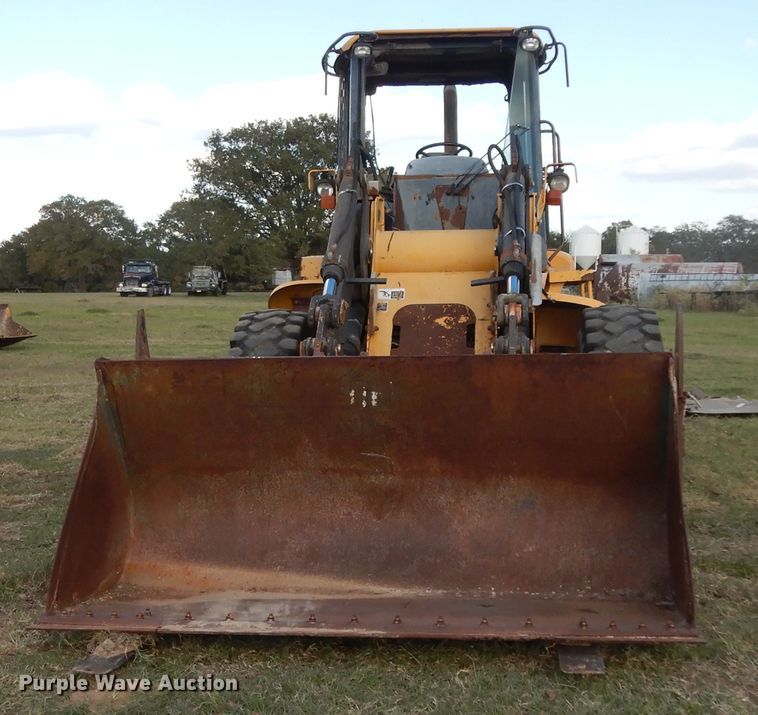 image for item DJ6701 2003 John Deere TC44H  wheel loader