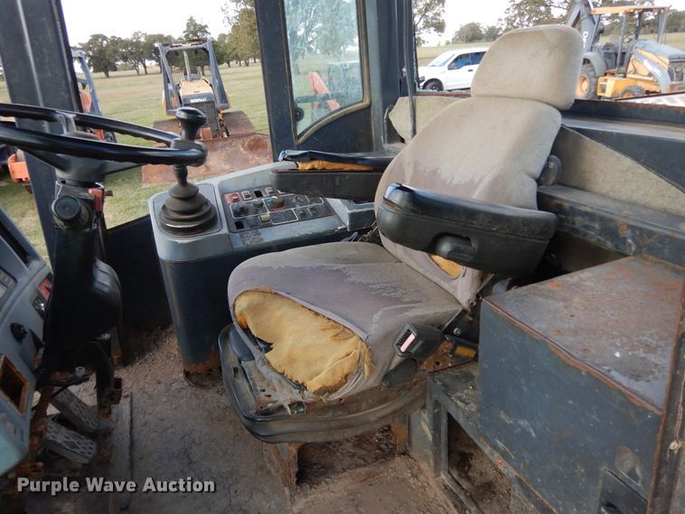 image for item DJ6701 2003 John Deere TC44H  wheel loader