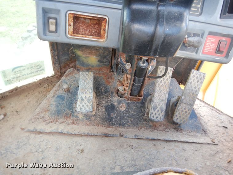 image for item DJ6701 2003 John Deere TC44H  wheel loader