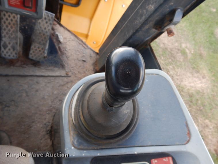 image for item DJ6701 2003 John Deere TC44H  wheel loader