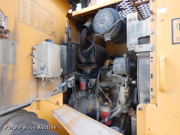 image for item DJ6701 2003 John Deere TC44H  wheel loader