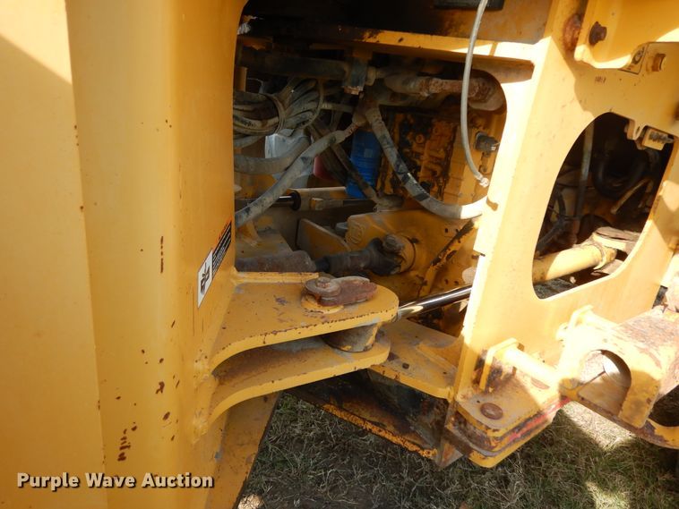 image for item DJ6701 2003 John Deere TC44H  wheel loader