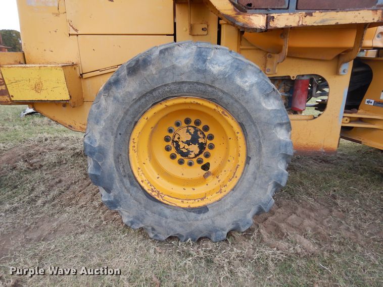 image for item DJ6701 2003 John Deere TC44H  wheel loader