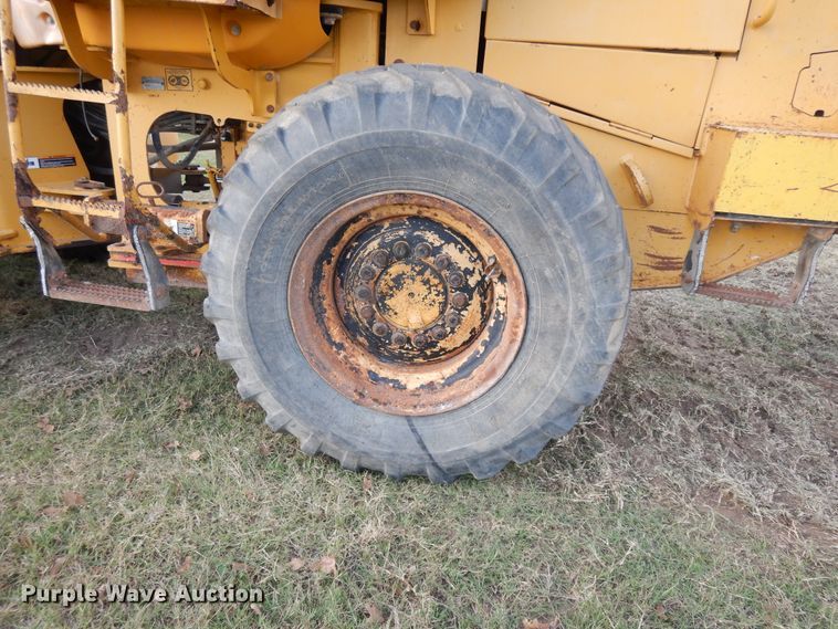 image for item DJ6701 2003 John Deere TC44H  wheel loader
