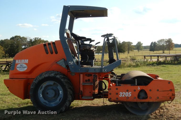 image for item DJ6704 2006 Hamm 3205  single drum roller