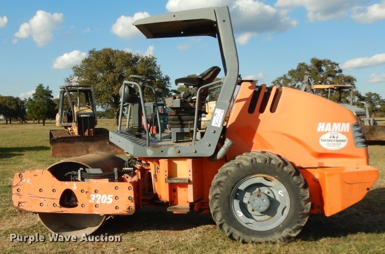 image for item DJ6704 2006 Hamm 3205  single drum roller