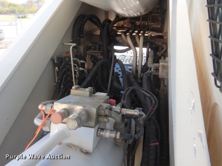 image for item DJ8514 2014 Zoomlion RT60  crane