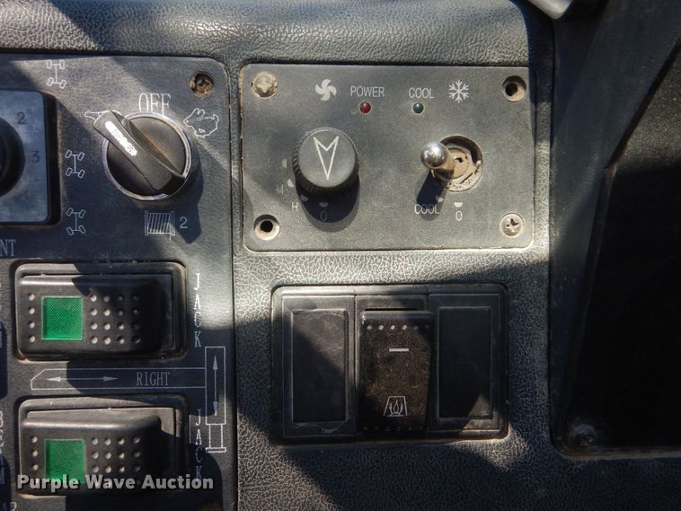 image for item DJ8514 2014 Zoomlion RT60  crane