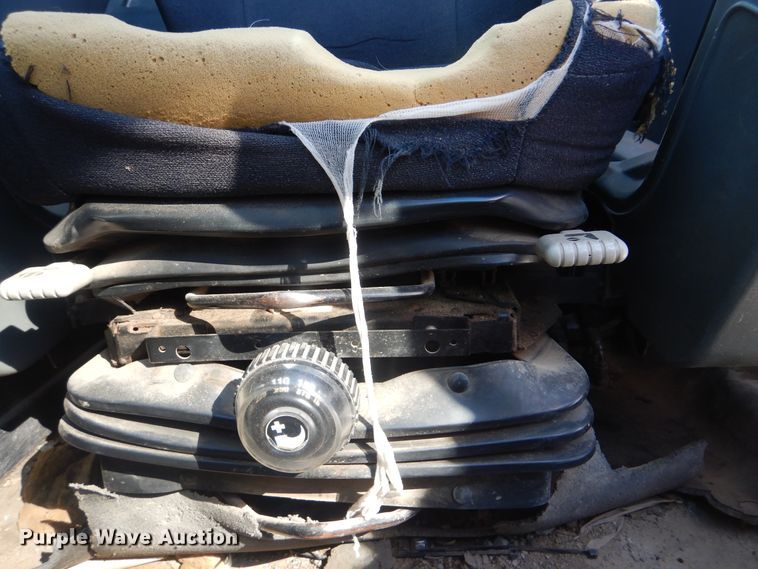 image for item DJ8514 2014 Zoomlion RT60  crane