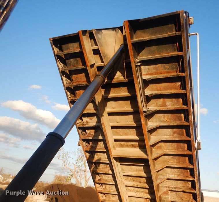 image for item DJ8519 2000 Peterbilt 379  dump truck