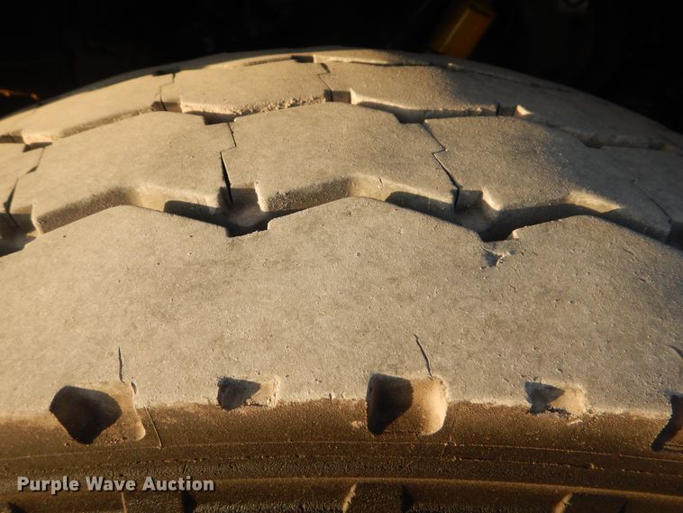 image for item DJ8519 2000 Peterbilt 379  dump truck