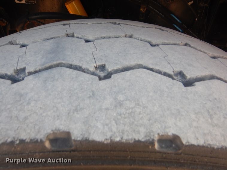 image for item DJ8519 2000 Peterbilt 379  dump truck