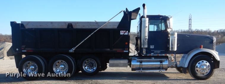 image for item DJ8527 2007 Freightliner FLD  dump truck