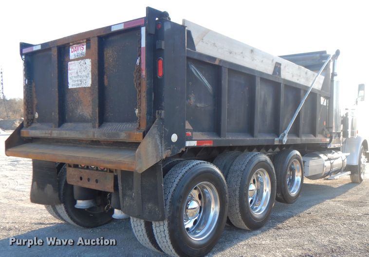 image for item DJ8527 2007 Freightliner FLD  dump truck