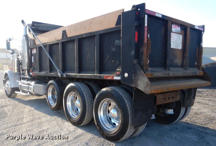 image for item DJ8527 2007 Freightliner FLD  dump truck