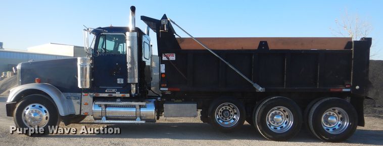image for item DJ8527 2007 Freightliner FLD  dump truck