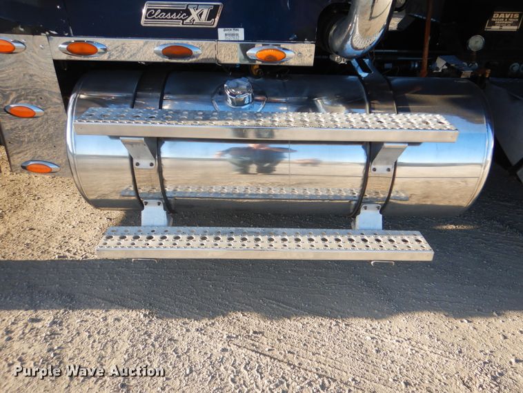 image for item DJ8527 2007 Freightliner FLD  dump truck