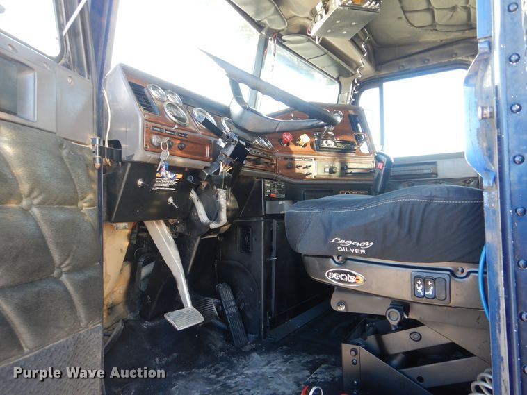 image for item DJ8527 2007 Freightliner FLD  dump truck