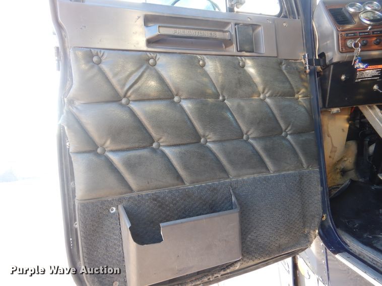 image for item DJ8527 2007 Freightliner FLD  dump truck