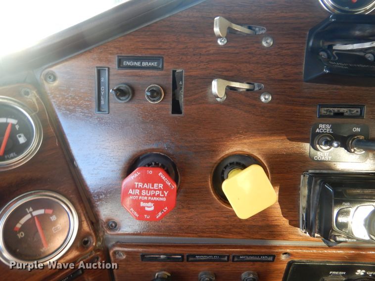 image for item DJ8527 2007 Freightliner FLD  dump truck