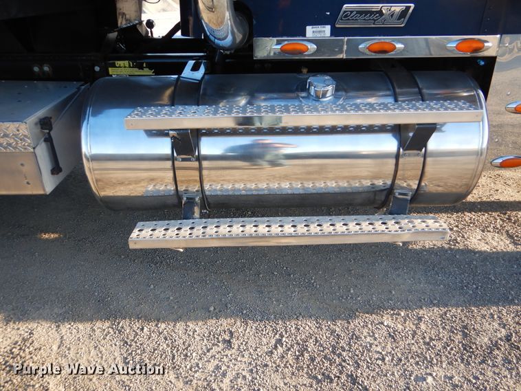 image for item DJ8527 2007 Freightliner FLD  dump truck