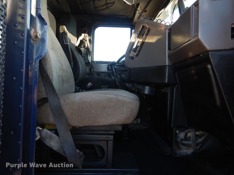 image for item DJ8527 2007 Freightliner FLD  dump truck