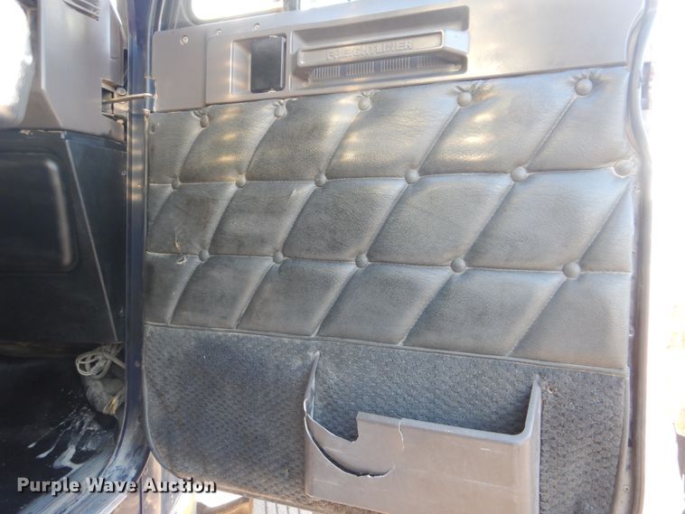 image for item DJ8527 2007 Freightliner FLD  dump truck