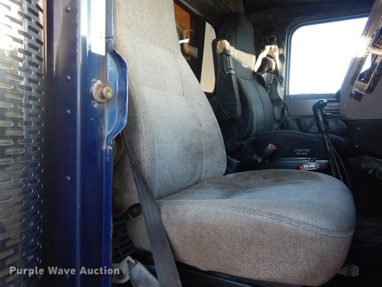 image for item DJ8527 2007 Freightliner FLD  dump truck