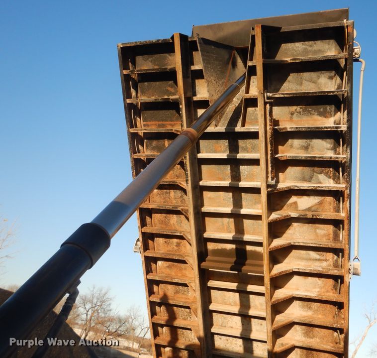 image for item DJ8527 2007 Freightliner FLD  dump truck