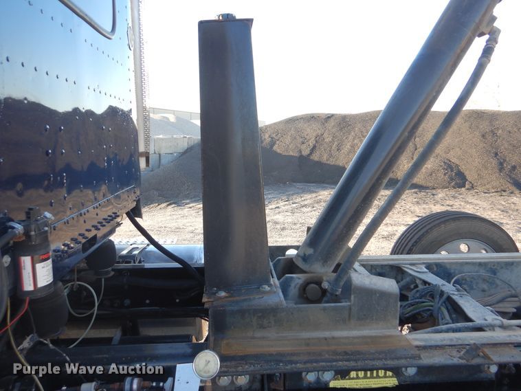 image for item DJ8527 2007 Freightliner FLD  dump truck