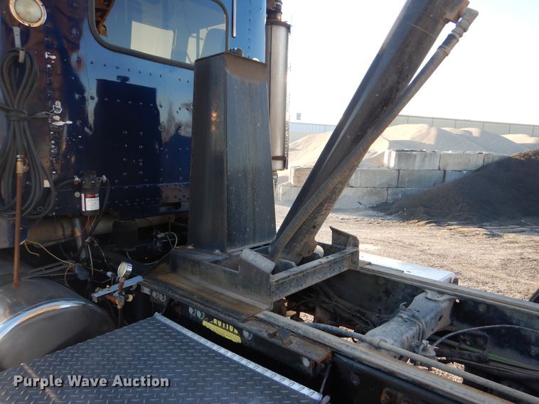 image for item DJ8527 2007 Freightliner FLD  dump truck