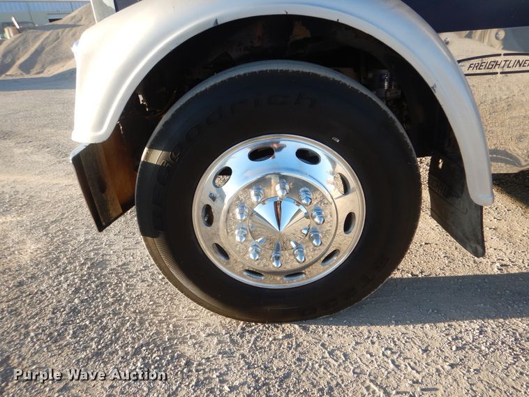 image for item DJ8527 2007 Freightliner FLD  dump truck