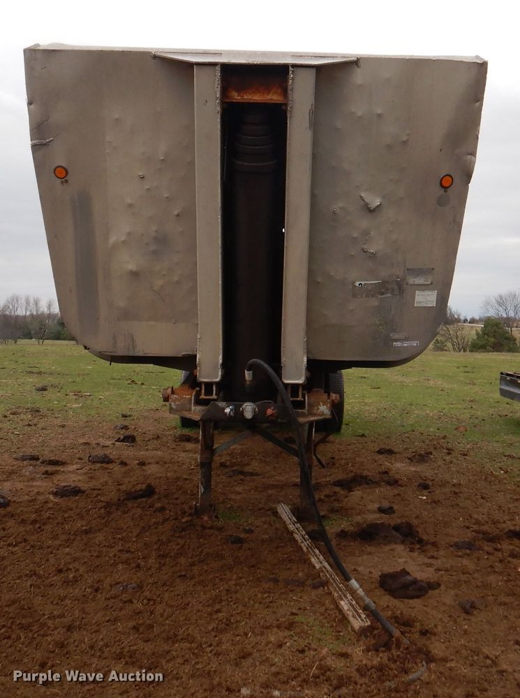 image for item DY9635 1983 Hobbs end dump trailer
