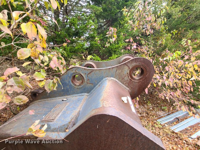 image for item EL9562 Hensley 54"W excavator bucket