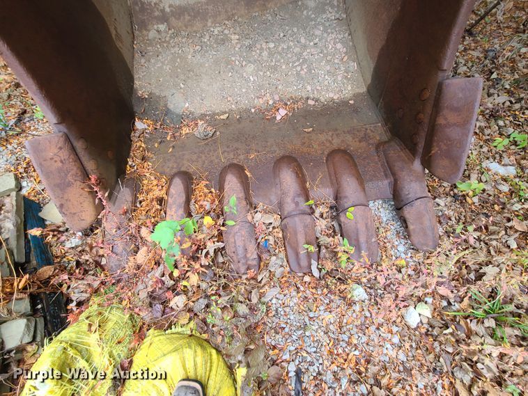 image for item EL9562 Hensley 54"W excavator bucket