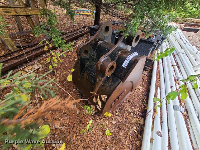 image for item EL9563 WB 18"W excavator bucket