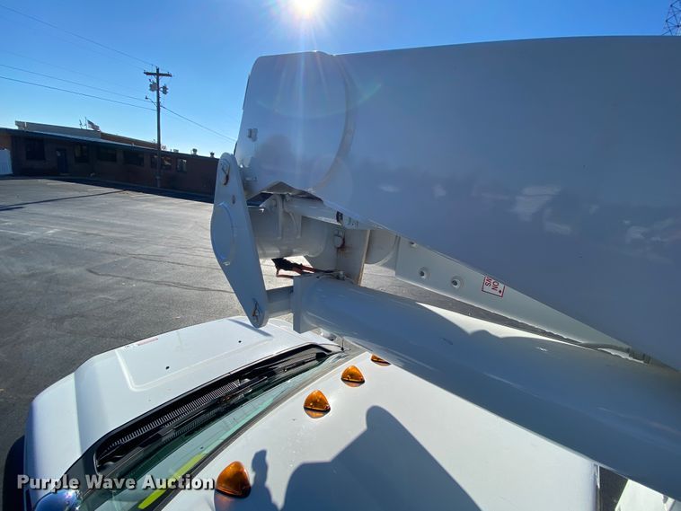 image for item EL9580 2016 Ford F550 Super Duty  bucket truck