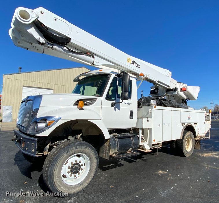image for item EL9582 2008 International 7400  bucket truck