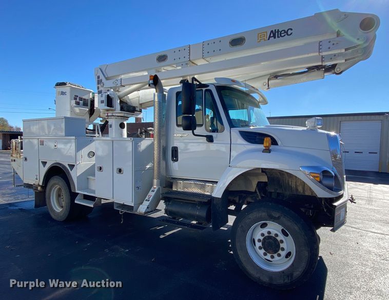 image for item EL9582 2008 International 7400  bucket truck