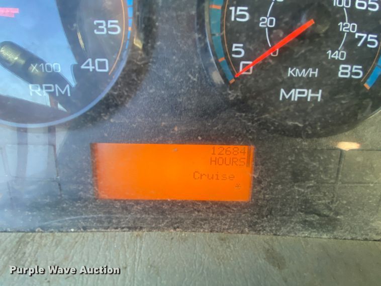 image for item EL9582 2008 International 7400  bucket truck