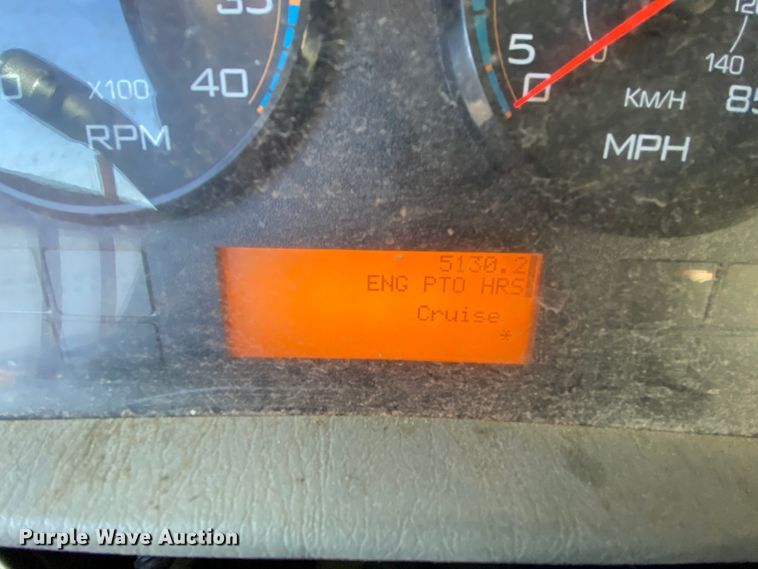 image for item EL9582 2008 International 7400  bucket truck