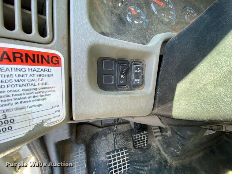 image for item EL9582 2008 International 7400  bucket truck