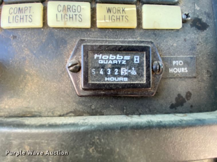 image for item EL9582 2008 International 7400  bucket truck