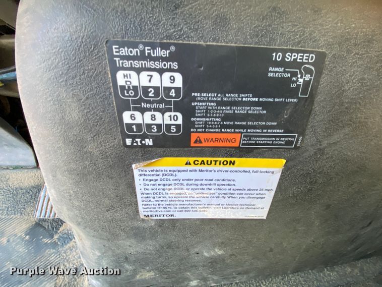 image for item EL9582 2008 International 7400  bucket truck