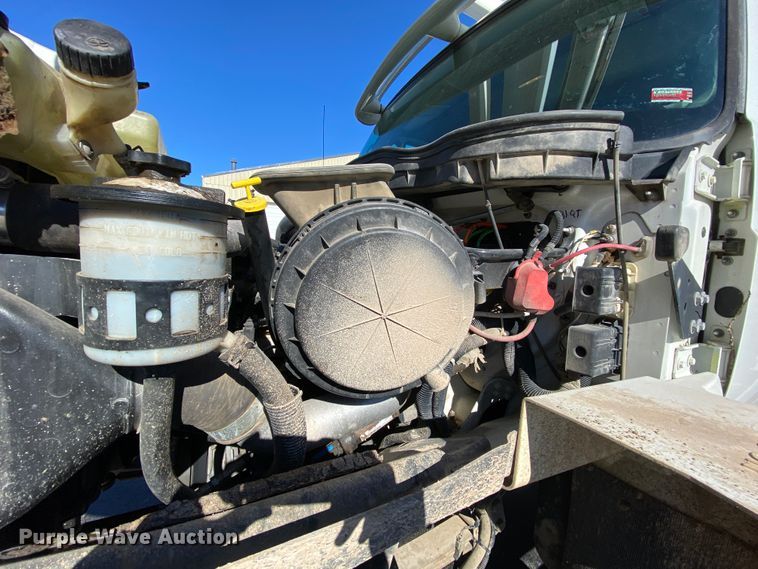 image for item EL9582 2008 International 7400  bucket truck