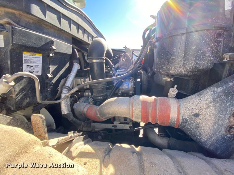 image for item EL9582 2008 International 7400  bucket truck