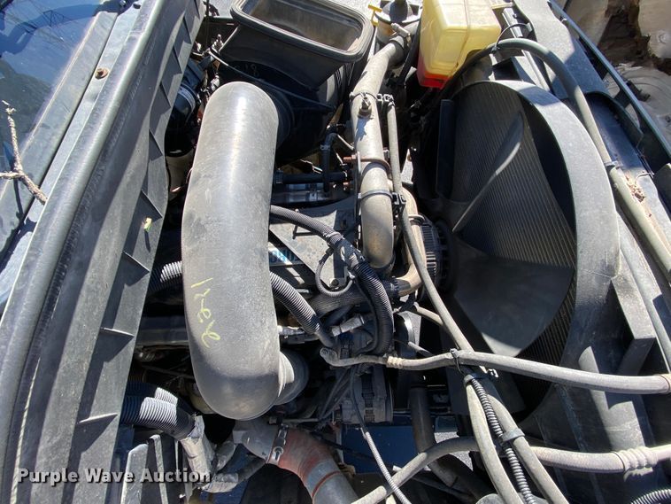 image for item EL9582 2008 International 7400  bucket truck