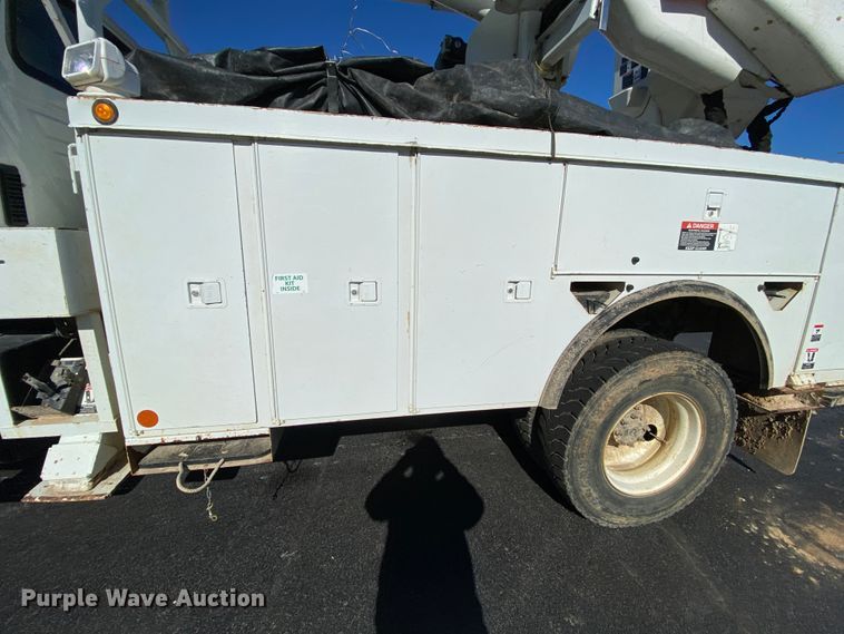 image for item EL9582 2008 International 7400  bucket truck