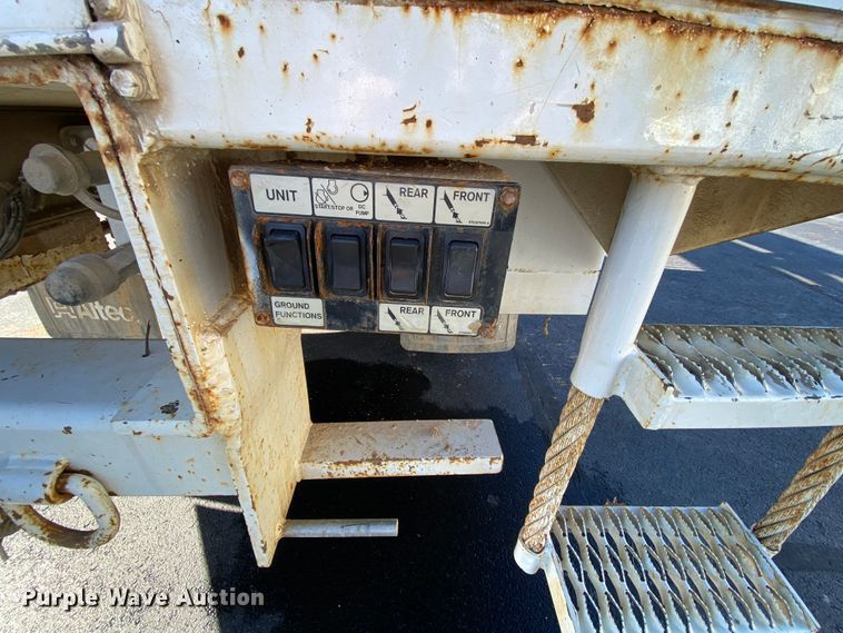 image for item EL9582 2008 International 7400  bucket truck